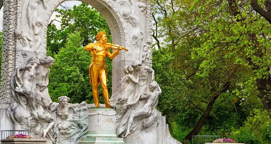 Strauss statue in Vienna